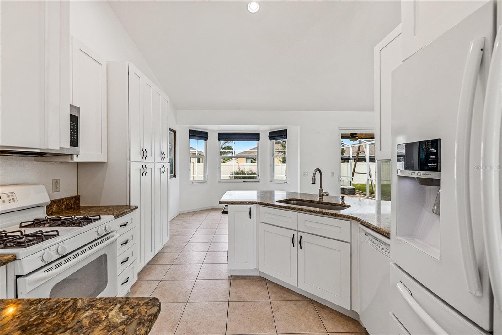 Remodeled kitchen - 122 SAN REMO DR, EDGEWATER