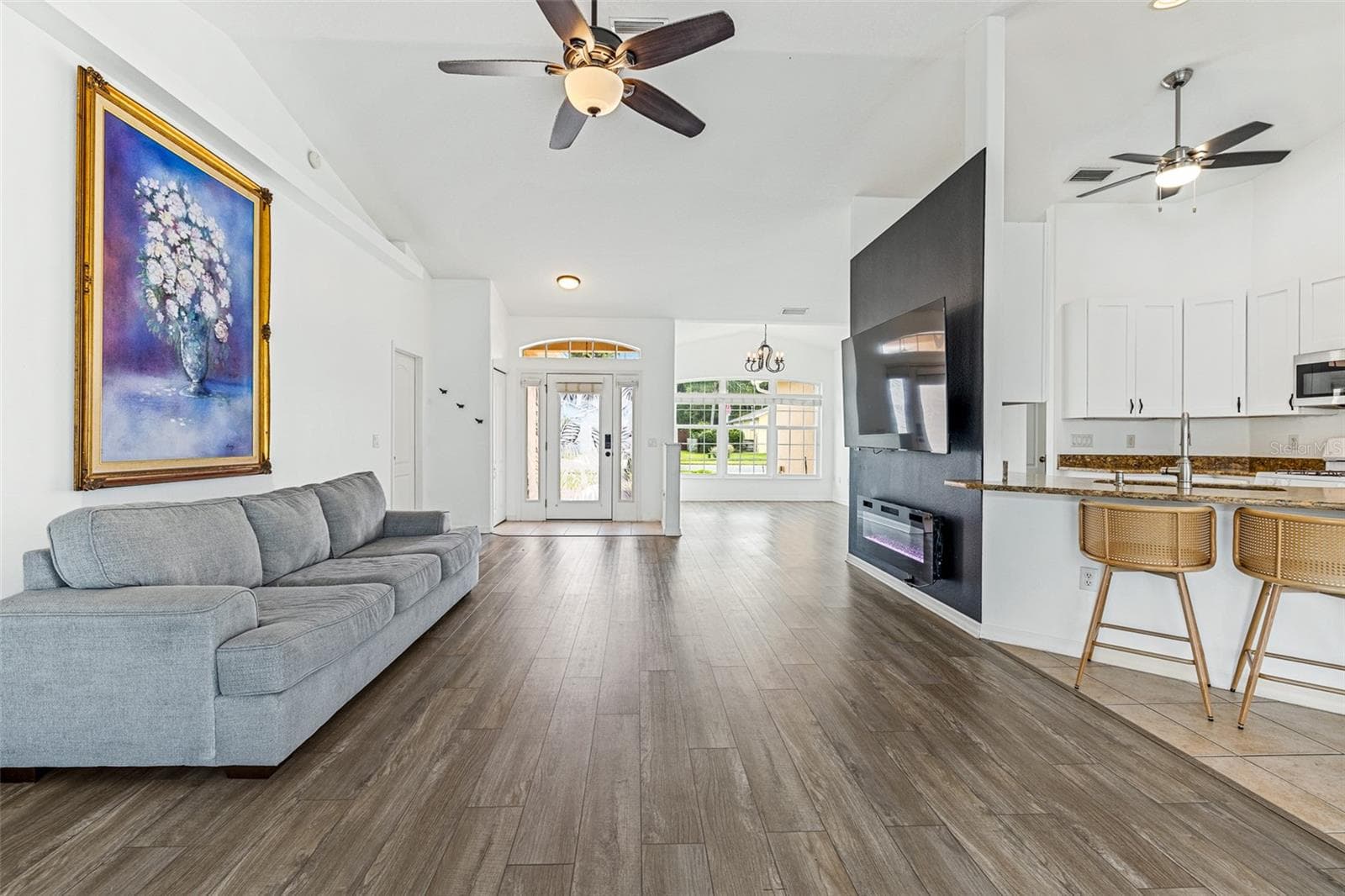 Family room - 122 SAN REMO DR, EDGEWATER