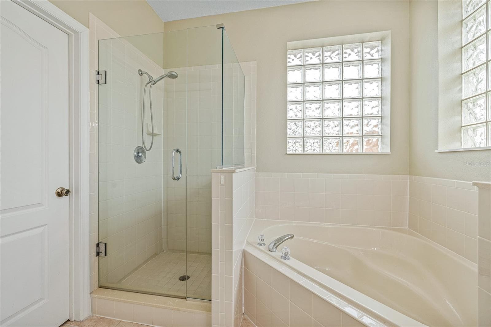 Walk-In shower - 122 SAN REMO DR, EDGEWATER