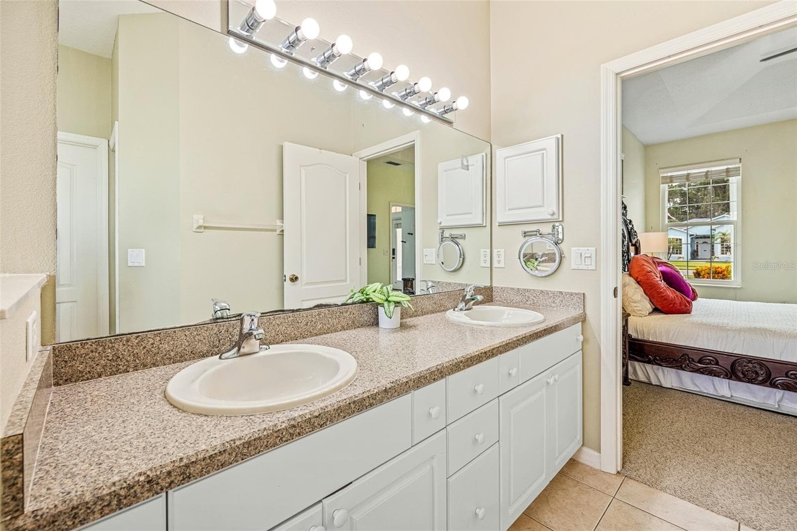 Primary bath/dual vanity - 122 SAN REMO DR, EDGEWATER