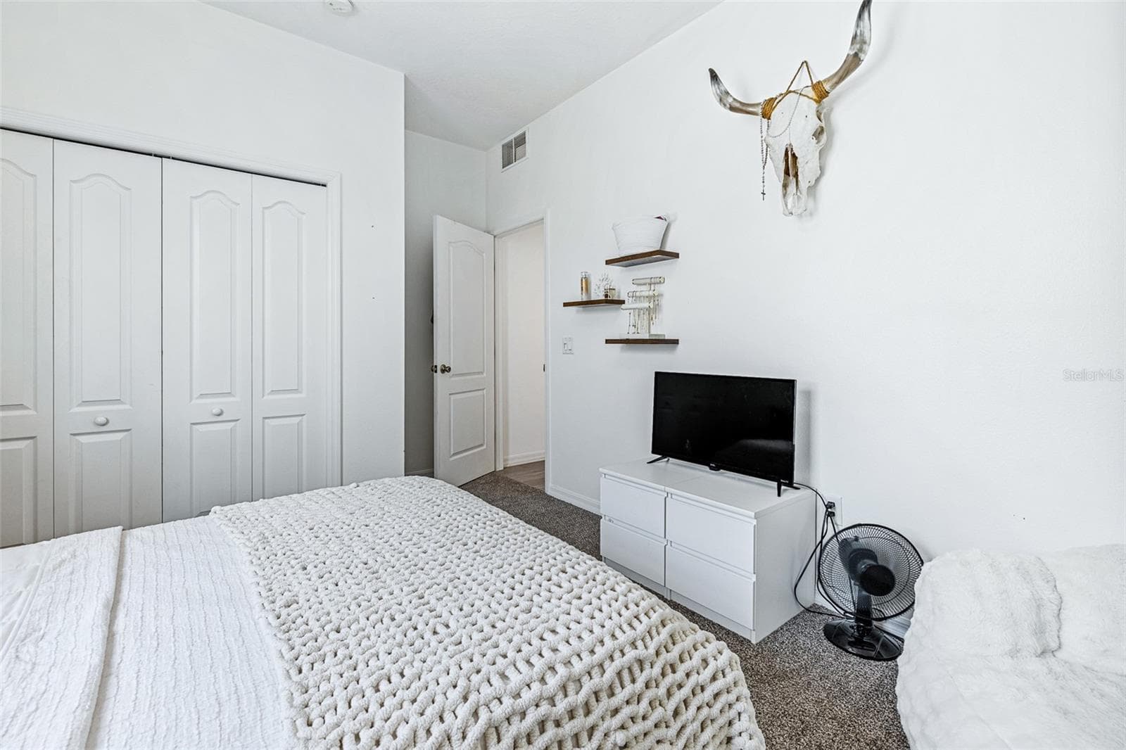 Guest bedroom - 122 SAN REMO DR, EDGEWATER