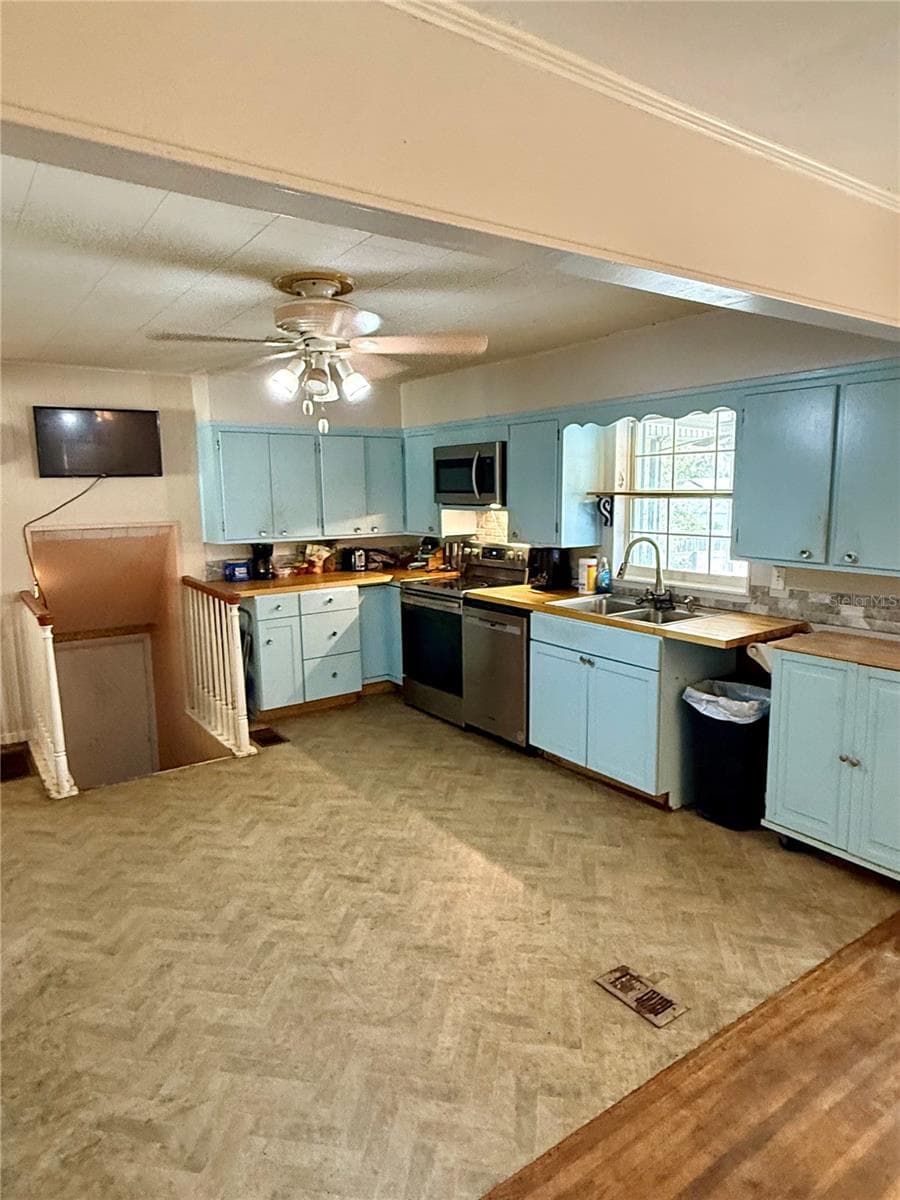 Kitchen and stairs to garage and laundry - 104 13TH ST SE, WINTER HAVEN