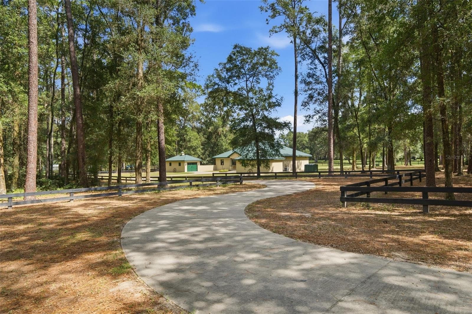 Single Family Residence at 3 CARRY BACK RD, OCALA, photo 2 of 85