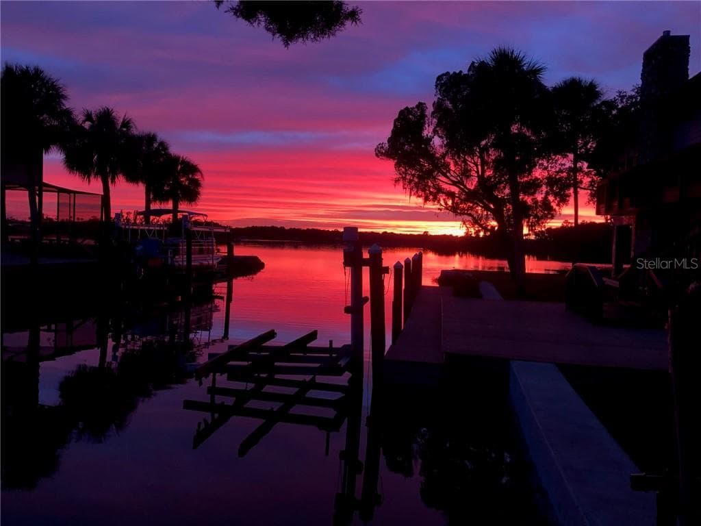 This is a REAL sunset photo! - 12014 W Dolphin CT, HOMOSASSA FL 34448