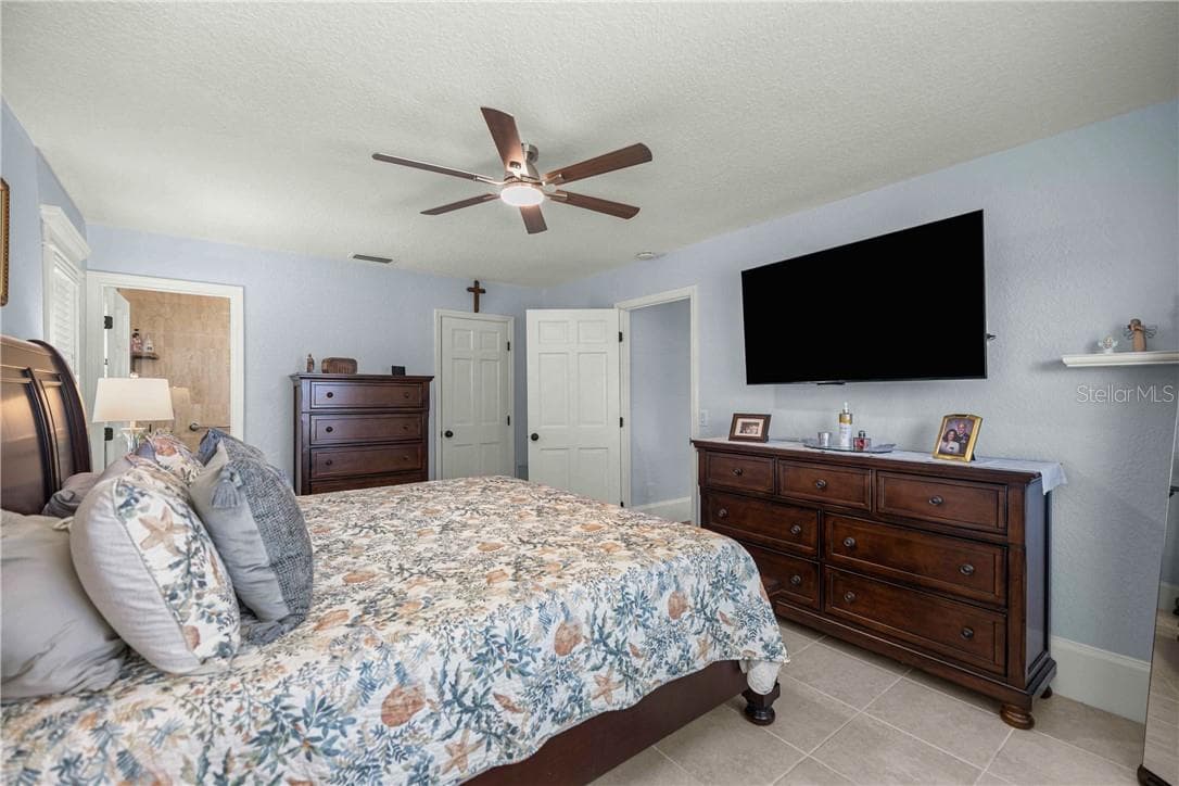 Single Family Residence at 12014 W Dolphin CT, HOMOSASSA FL 34448, photo 24 of 51