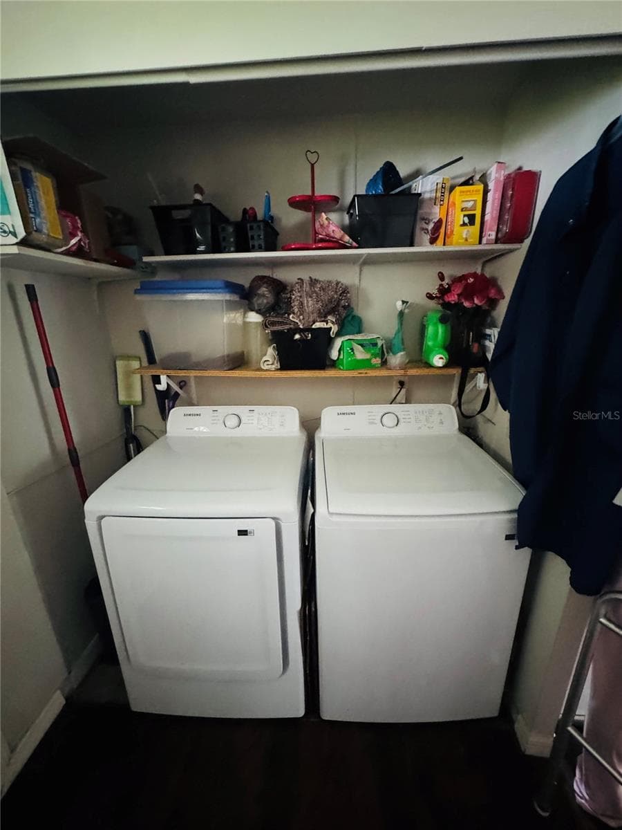 Laundry area - 1013 LIANNE PL, SEFFNER
