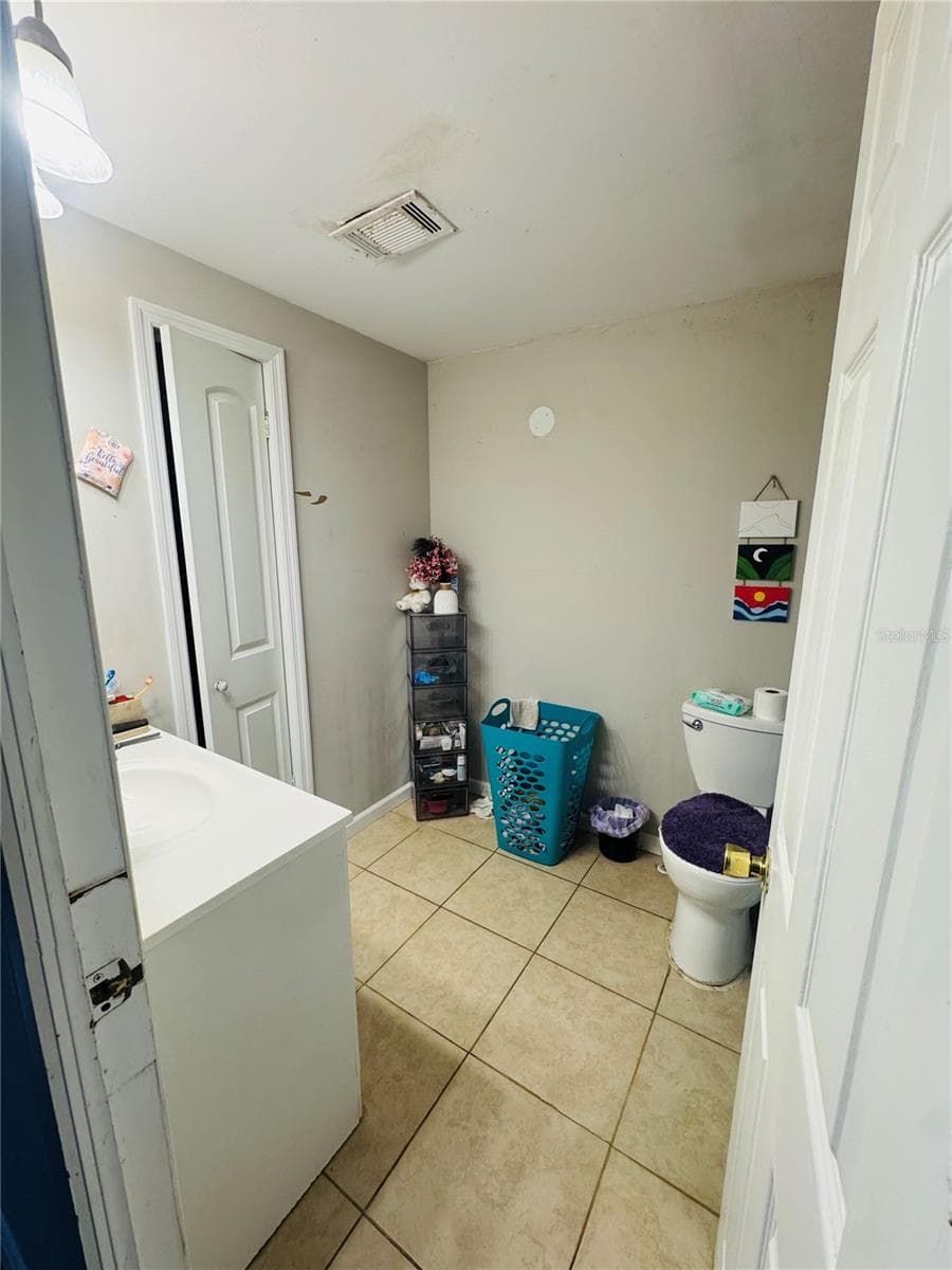 Bathroom 1 - 1013 LIANNE PL, SEFFNER