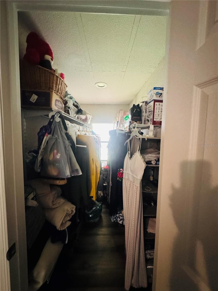 closet - 1013 LIANNE PL, SEFFNER