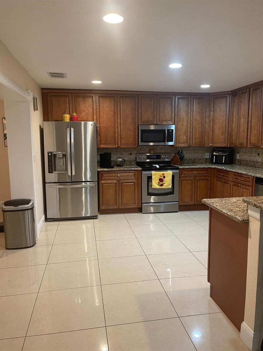 KITCHEN - 6004 HARDROCK CIR, ORLANDO