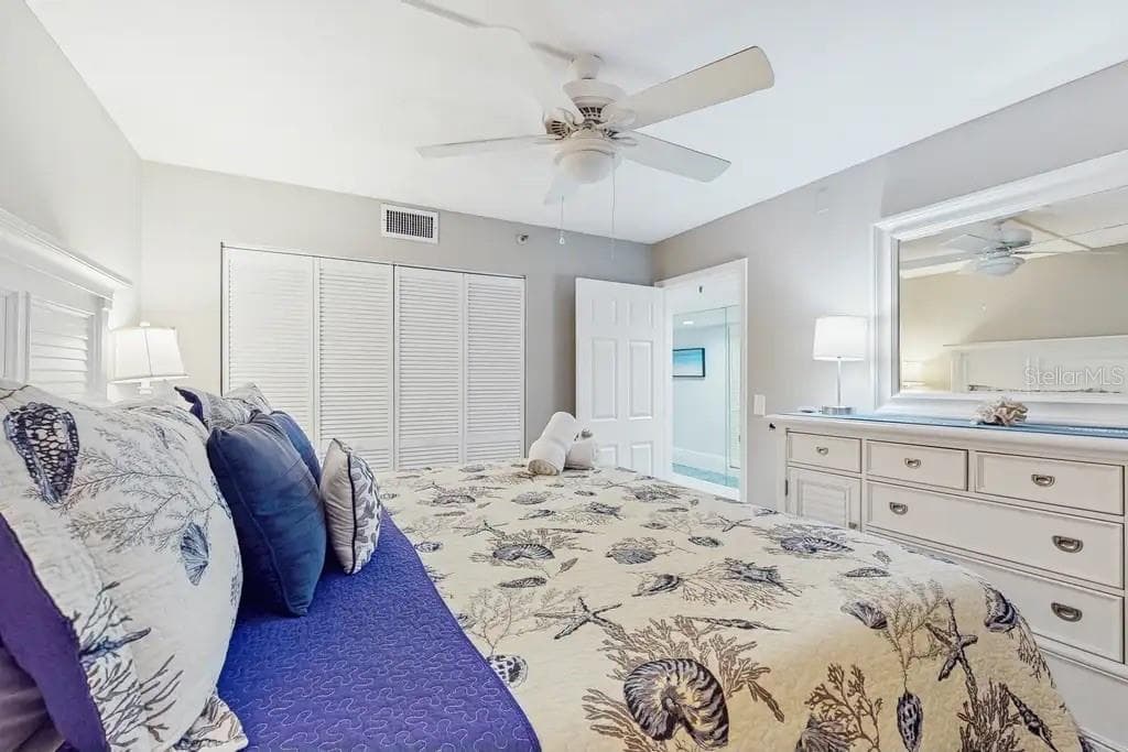 SPLIT FLOOR PLAN FEATURES SECOND BEDROOM OFFERS KING SIZE BED, CEILING FAN, AND FLAT TV. - 18400 GULF BLVD #1208, INDIAN SHORES