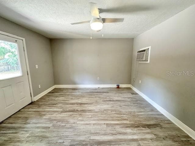 Half Duplex at 7803 ROSE AVE #B, ORLANDO, photo 4 of 14