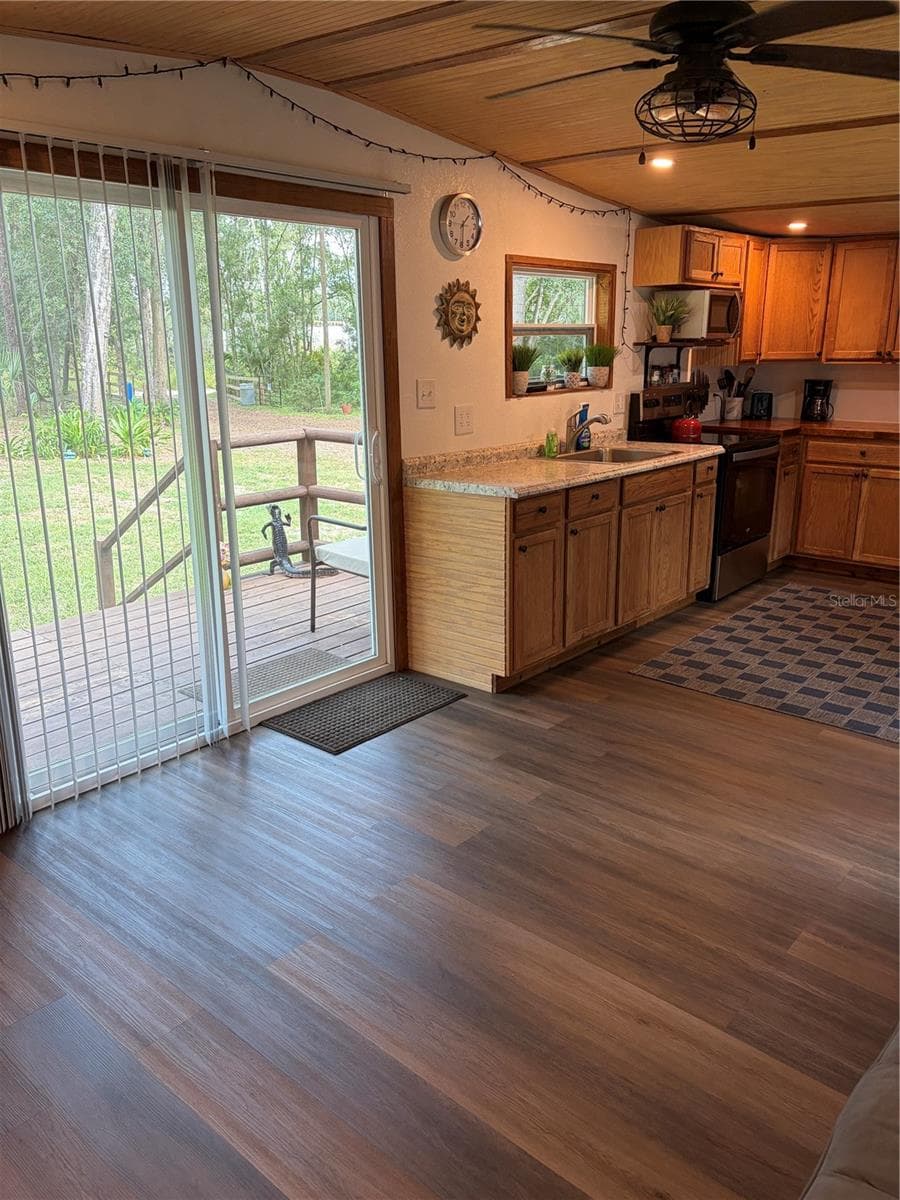entering kitchen - 6401 SUNNYSIDE RANCH RD, BROOKSVILLE