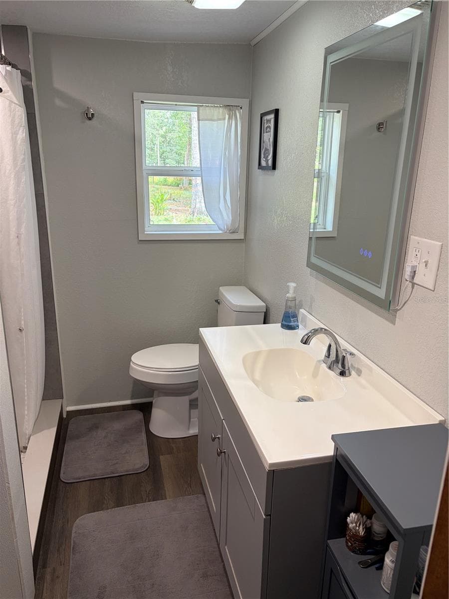 one bathroom - 6401 SUNNYSIDE RANCH RD, BROOKSVILLE