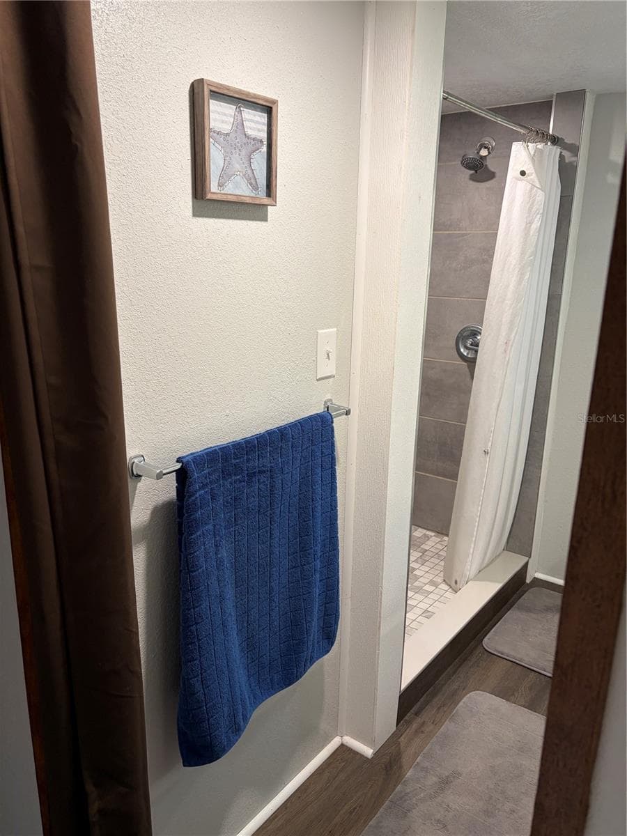same one bathroom - 6401 SUNNYSIDE RANCH RD, BROOKSVILLE