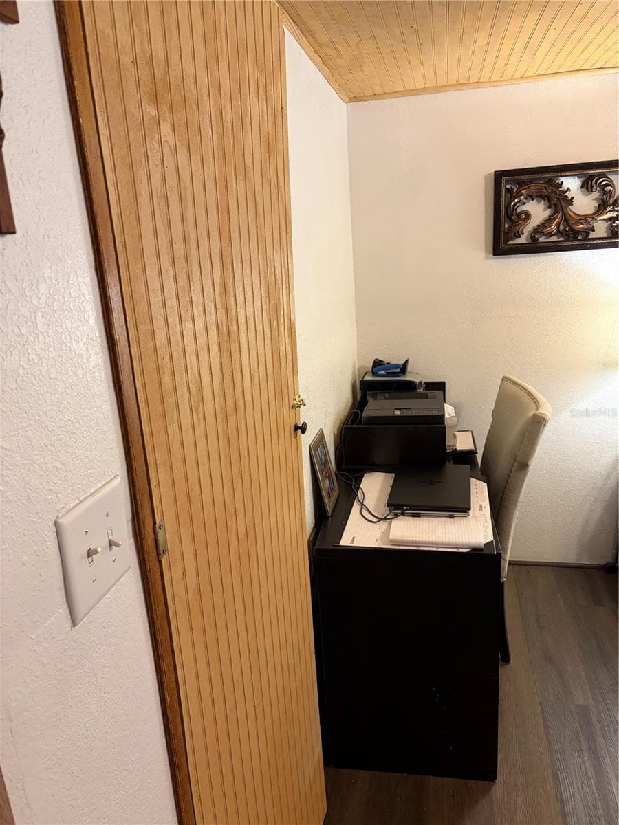 first bedroom - 6401 SUNNYSIDE RANCH RD, BROOKSVILLE