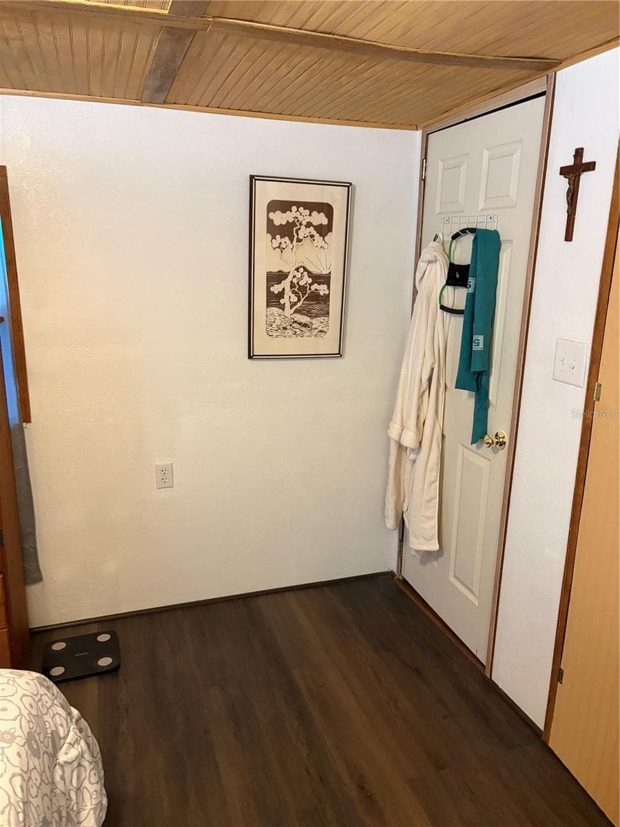 leaving first bedroom - 6401 SUNNYSIDE RANCH RD, BROOKSVILLE