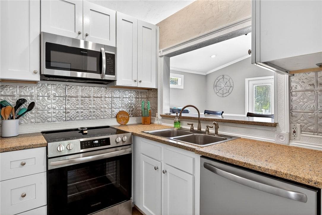 Single Family Residence at 110 NE Crystal ST, CRYSTALRIVER FL 34428, Crystal River, photo 13 of 38