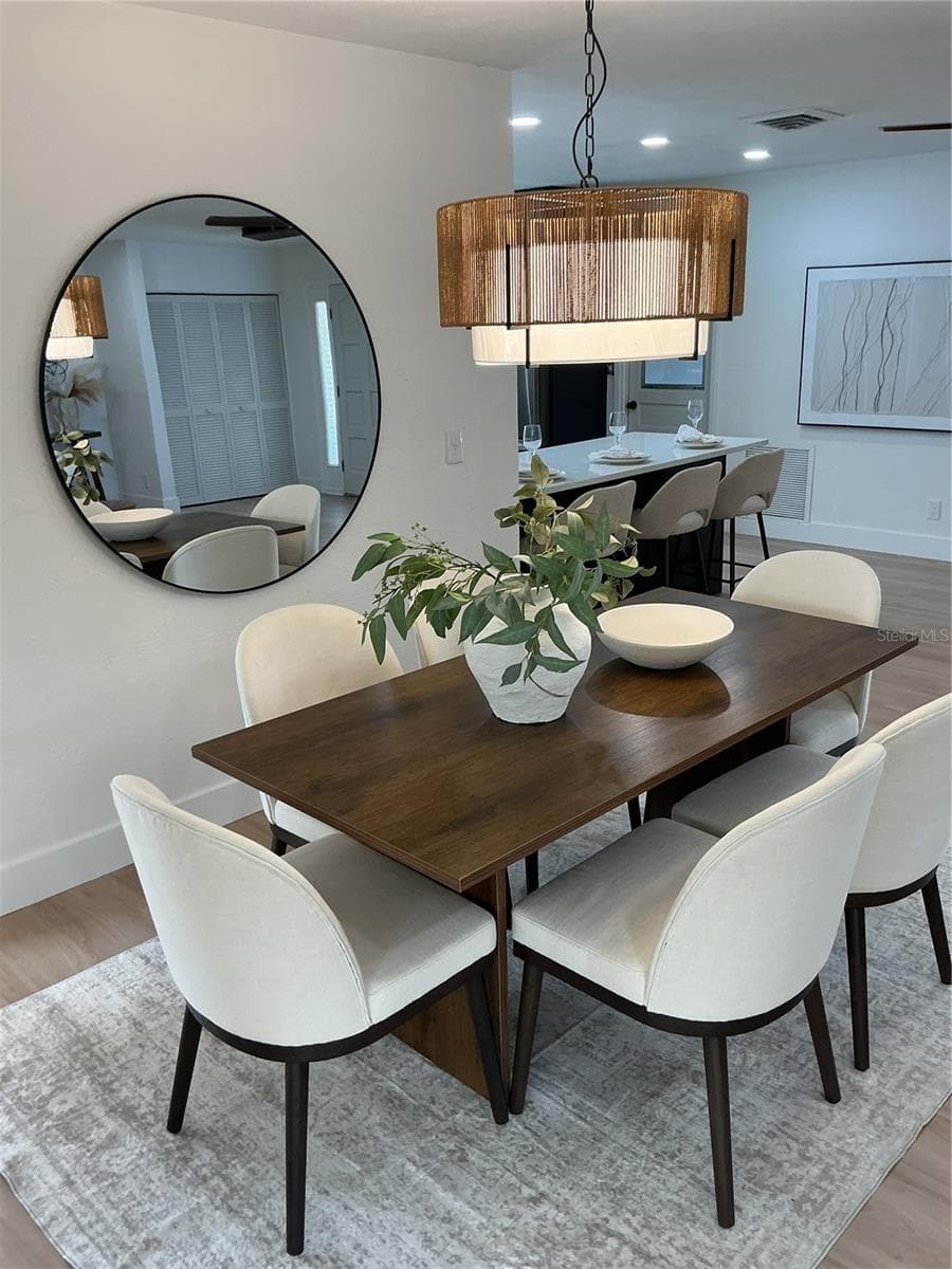 Dining area - 5901 25TH ST S, ST PETERSBURG