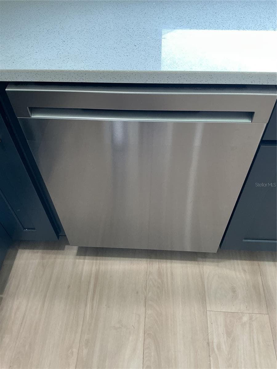 Sleek new stainless dishwasher - 5901 25TH ST S, ST PETERSBURG