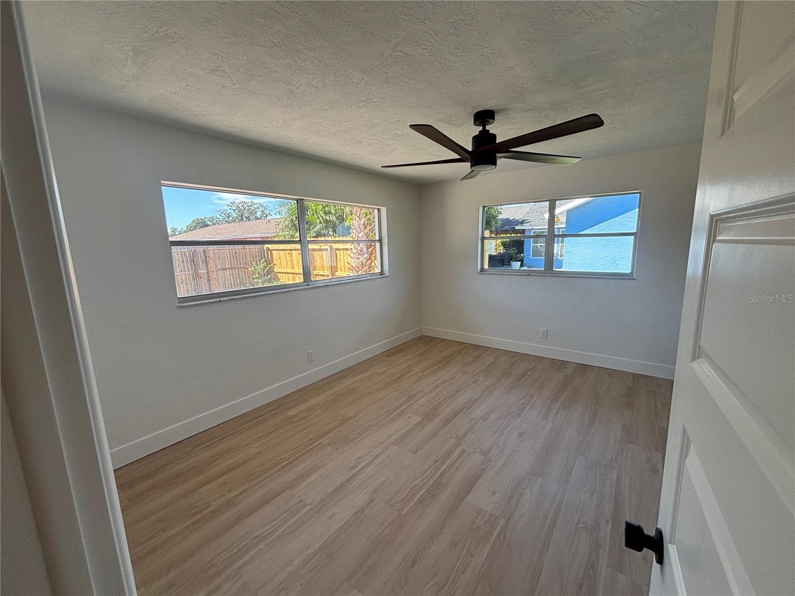 Light and bright master bedroom - 5901 25TH ST S, ST PETERSBURG