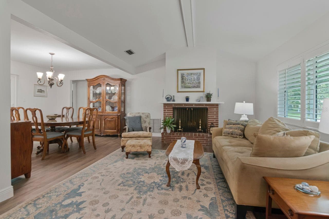 Single Family Residence at 1113 GLENMOOR CT, CLEARWATER, photo 4 of 39