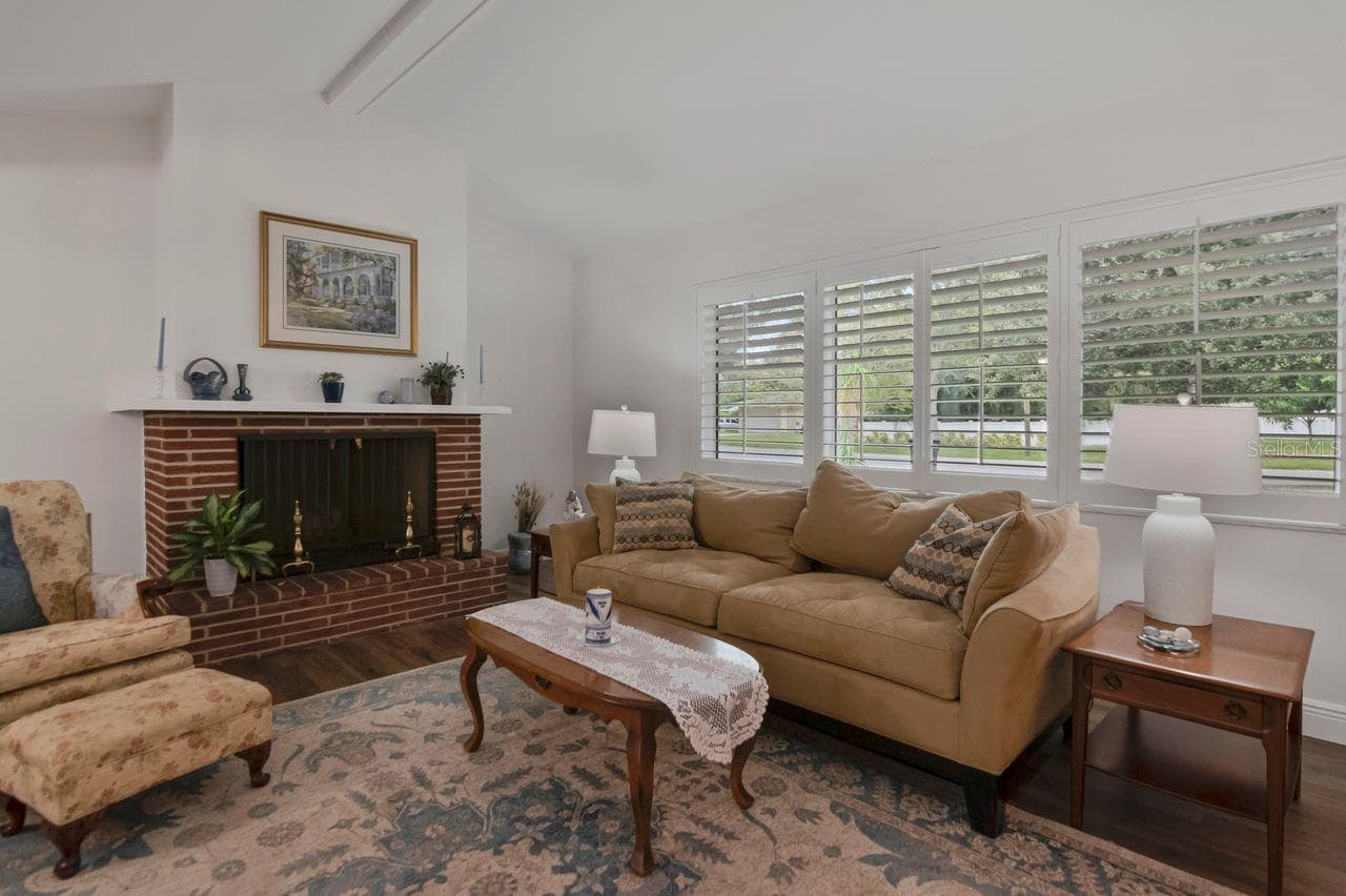 Single Family Residence at 1113 GLENMOOR CT, CLEARWATER, photo 5 of 39