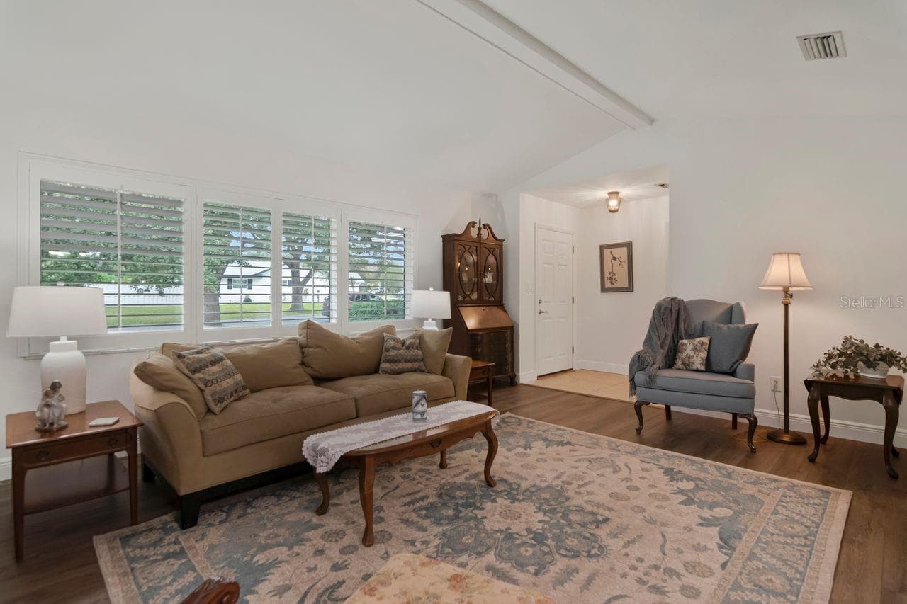 Single Family Residence at 1113 GLENMOOR CT, CLEARWATER, photo 6 of 39
