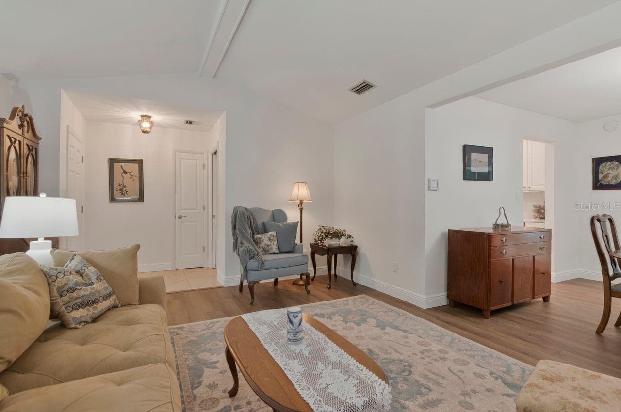 Single Family Residence at 1113 GLENMOOR CT, CLEARWATER, photo 7 of 39