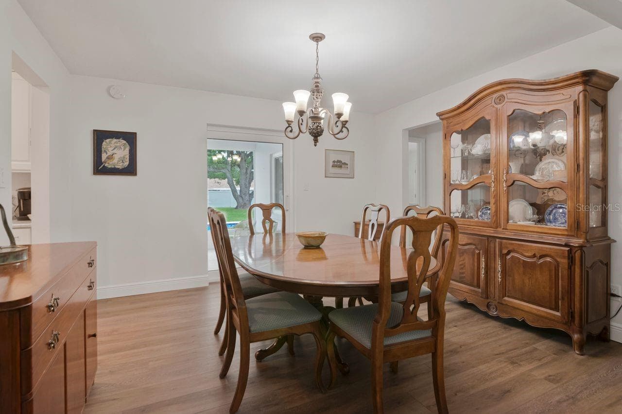 Single Family Residence at 1113 GLENMOOR CT, CLEARWATER, photo 8 of 39