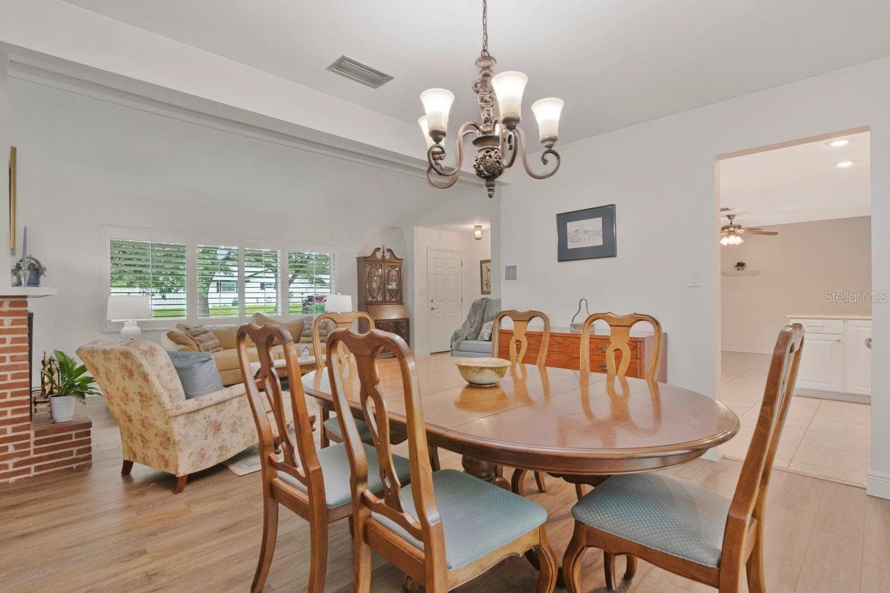 Single Family Residence at 1113 GLENMOOR CT, CLEARWATER, photo 9 of 39