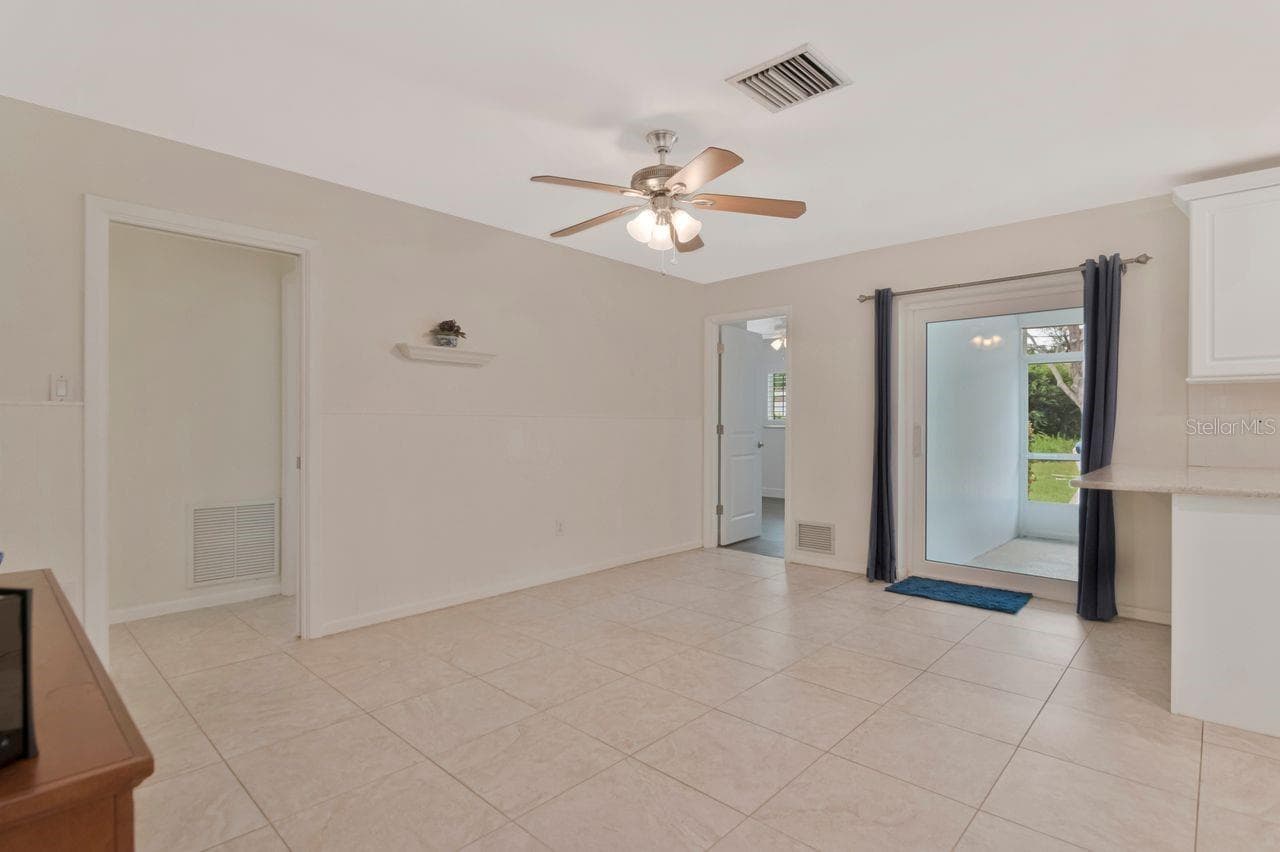 Single Family Residence at 1113 GLENMOOR CT, CLEARWATER, photo 16 of 39