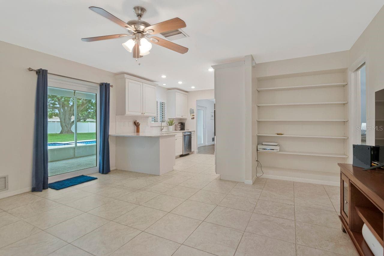 Single Family Residence at 1113 GLENMOOR CT, CLEARWATER, photo 17 of 39