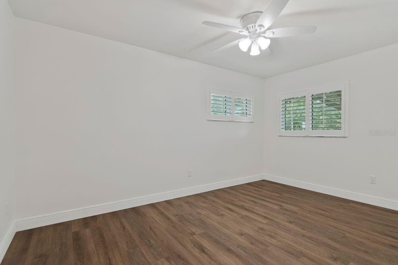 Single Family Residence at 1113 GLENMOOR CT, CLEARWATER, photo 18 of 39