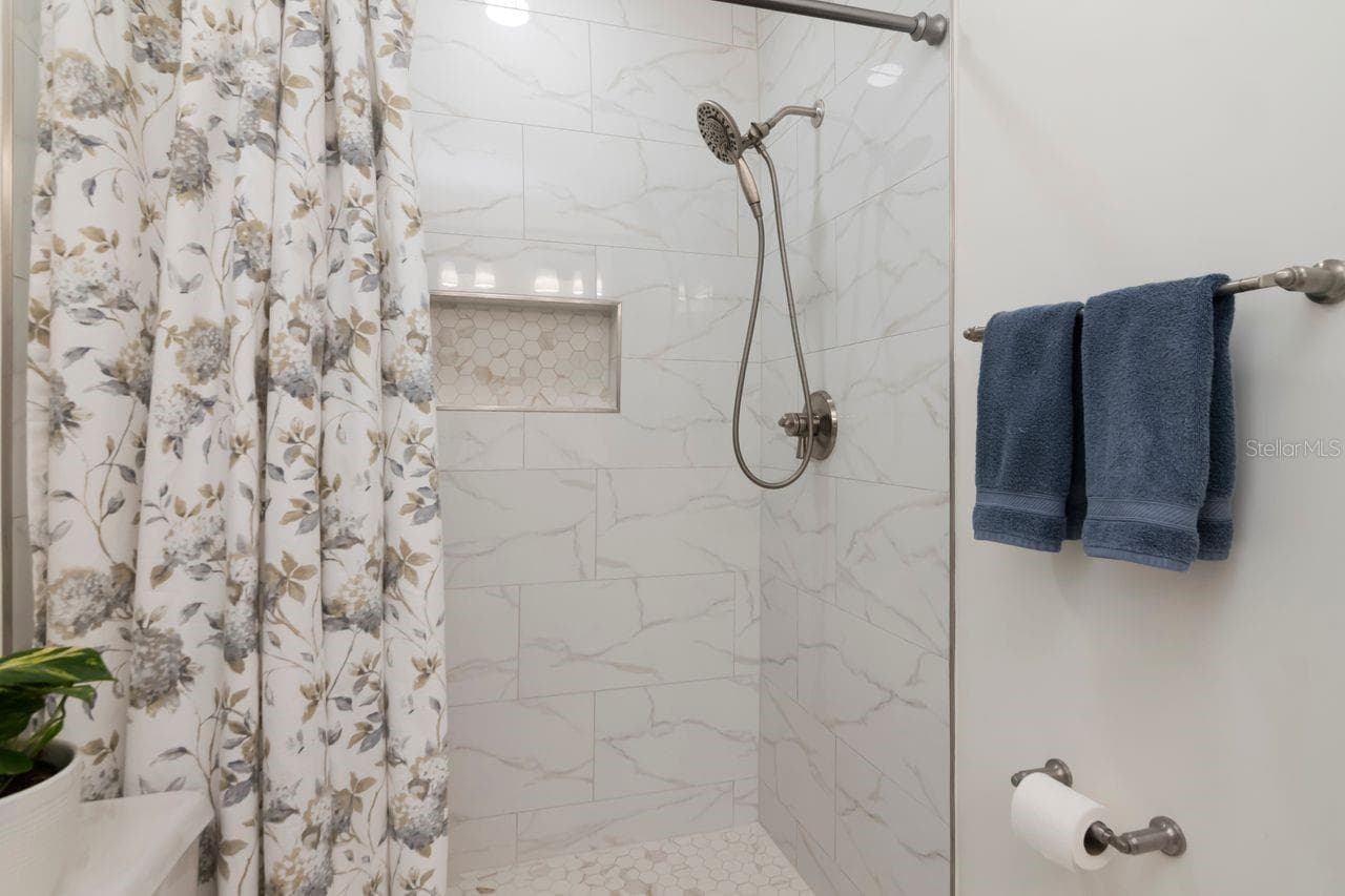 Single Family Residence at 1113 GLENMOOR CT, CLEARWATER, photo 26 of 39