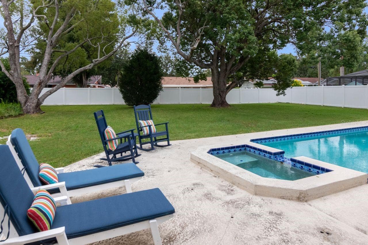 Single Family Residence at 1113 GLENMOOR CT, CLEARWATER, photo 28 of 39