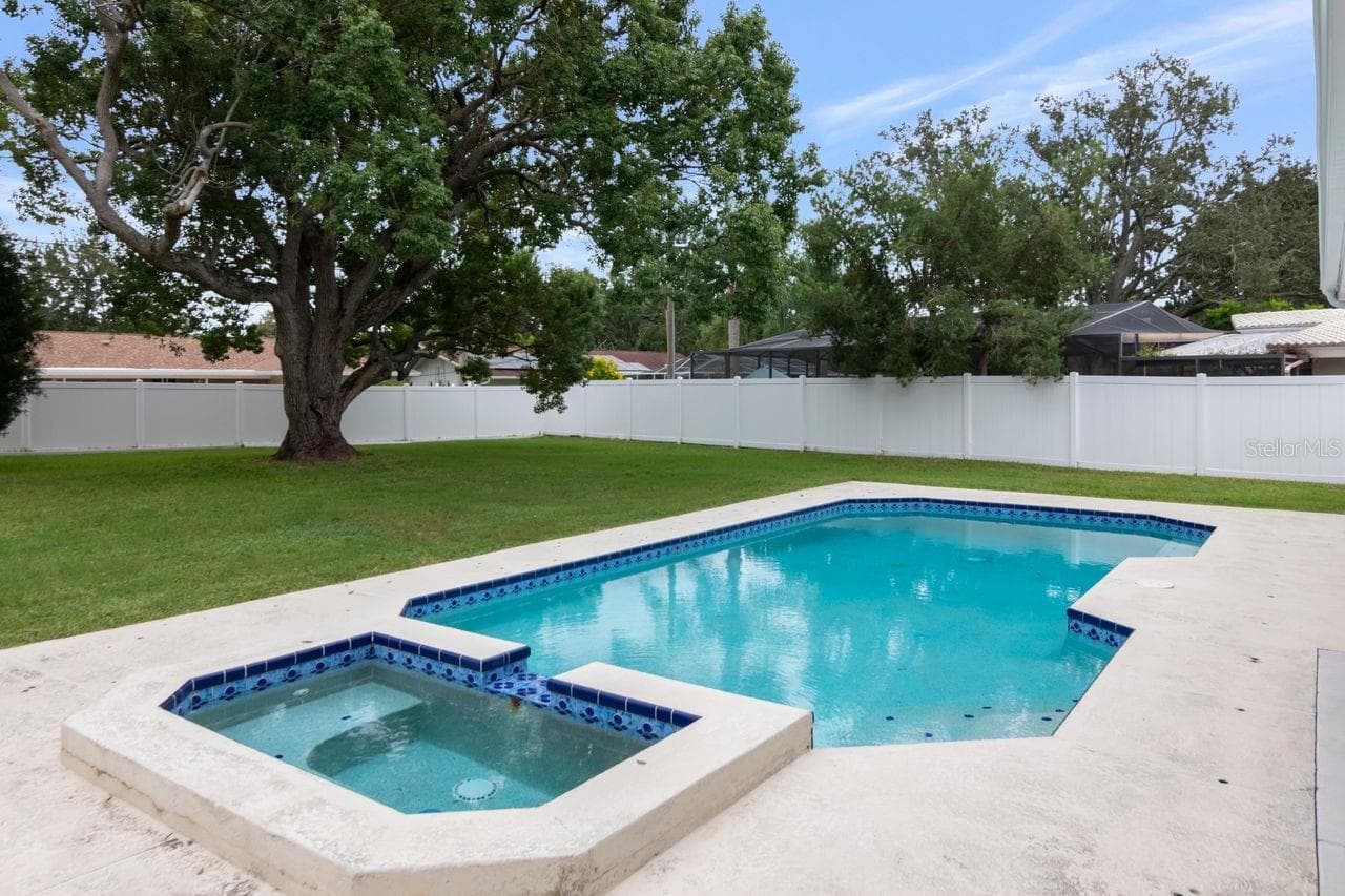 Single Family Residence at 1113 GLENMOOR CT, CLEARWATER, photo 29 of 39