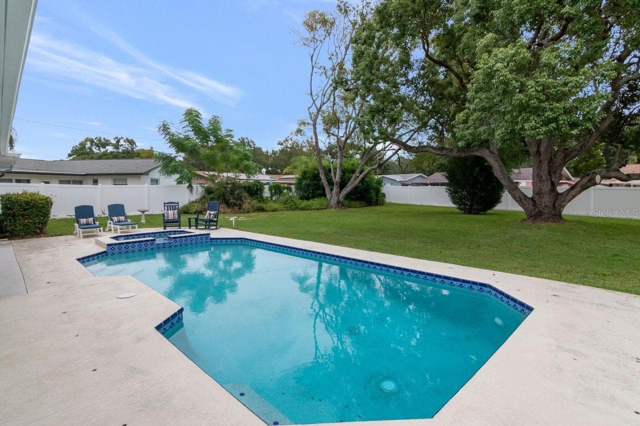Single Family Residence at 1113 GLENMOOR CT, CLEARWATER, photo 30 of 39