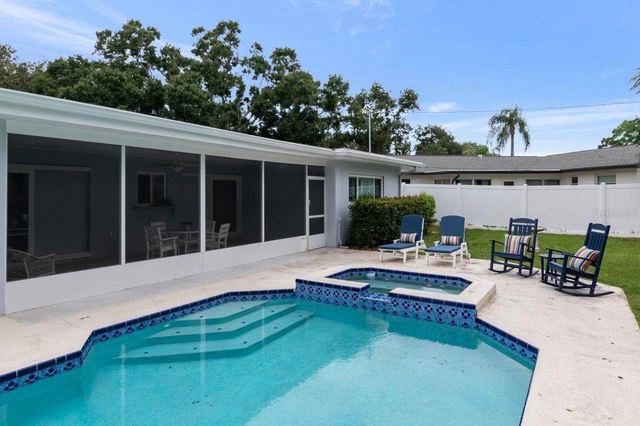 Single Family Residence at 1113 GLENMOOR CT, CLEARWATER, photo 31 of 39