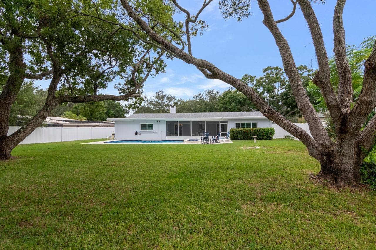 Single Family Residence at 1113 GLENMOOR CT, CLEARWATER, photo 34 of 39