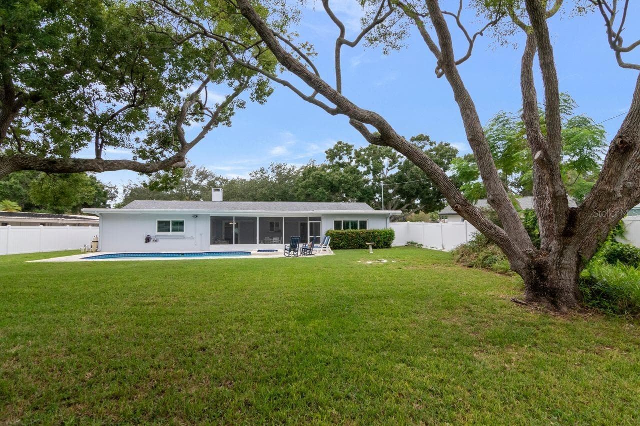 Single Family Residence at 1113 GLENMOOR CT, CLEARWATER, photo 35 of 39
