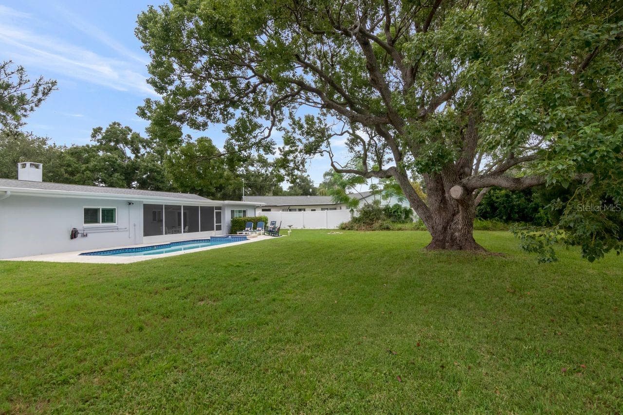Single Family Residence at 1113 GLENMOOR CT, CLEARWATER, photo 36 of 39