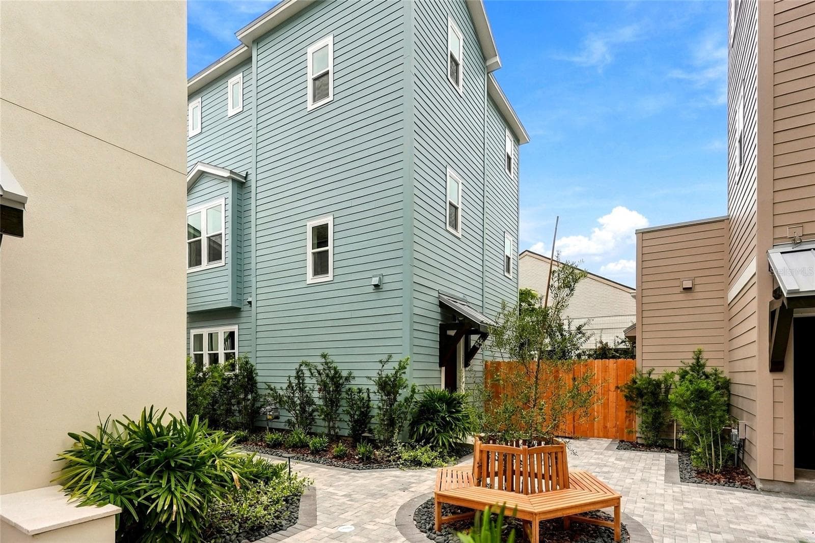 Courtyard and Exterior - 2544 1ST AVE N, ST PETERSBURG