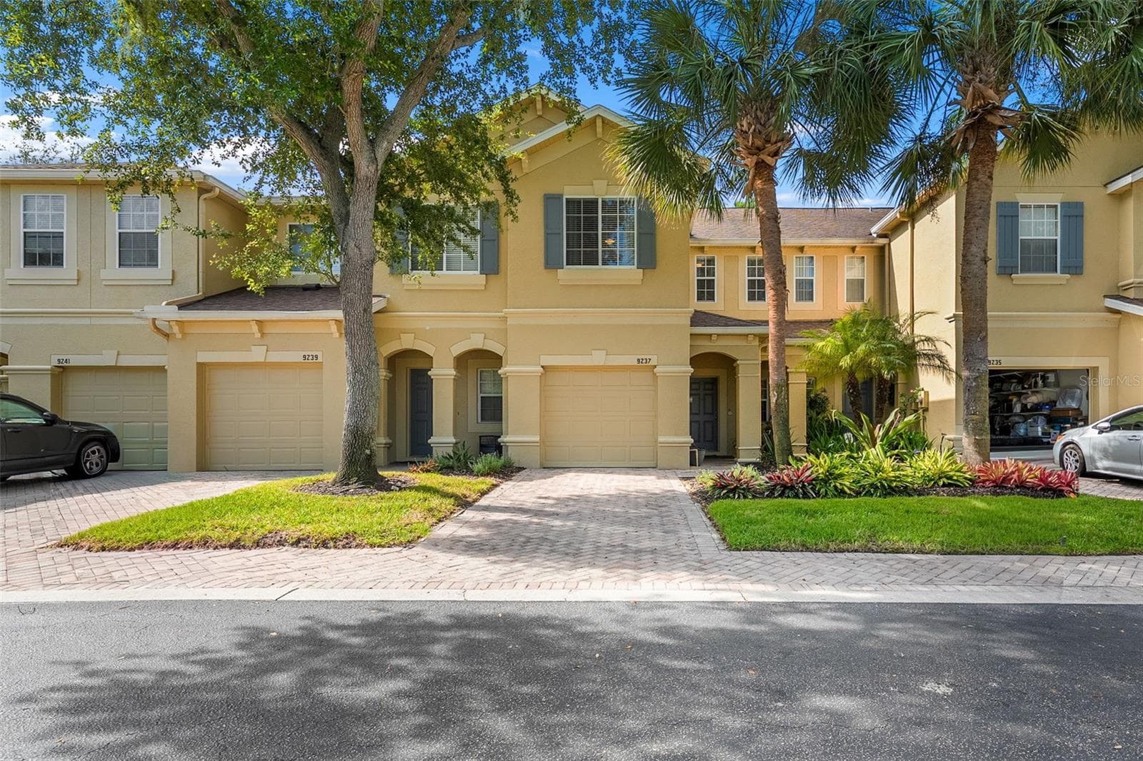 9237 RIVER ROCK LN