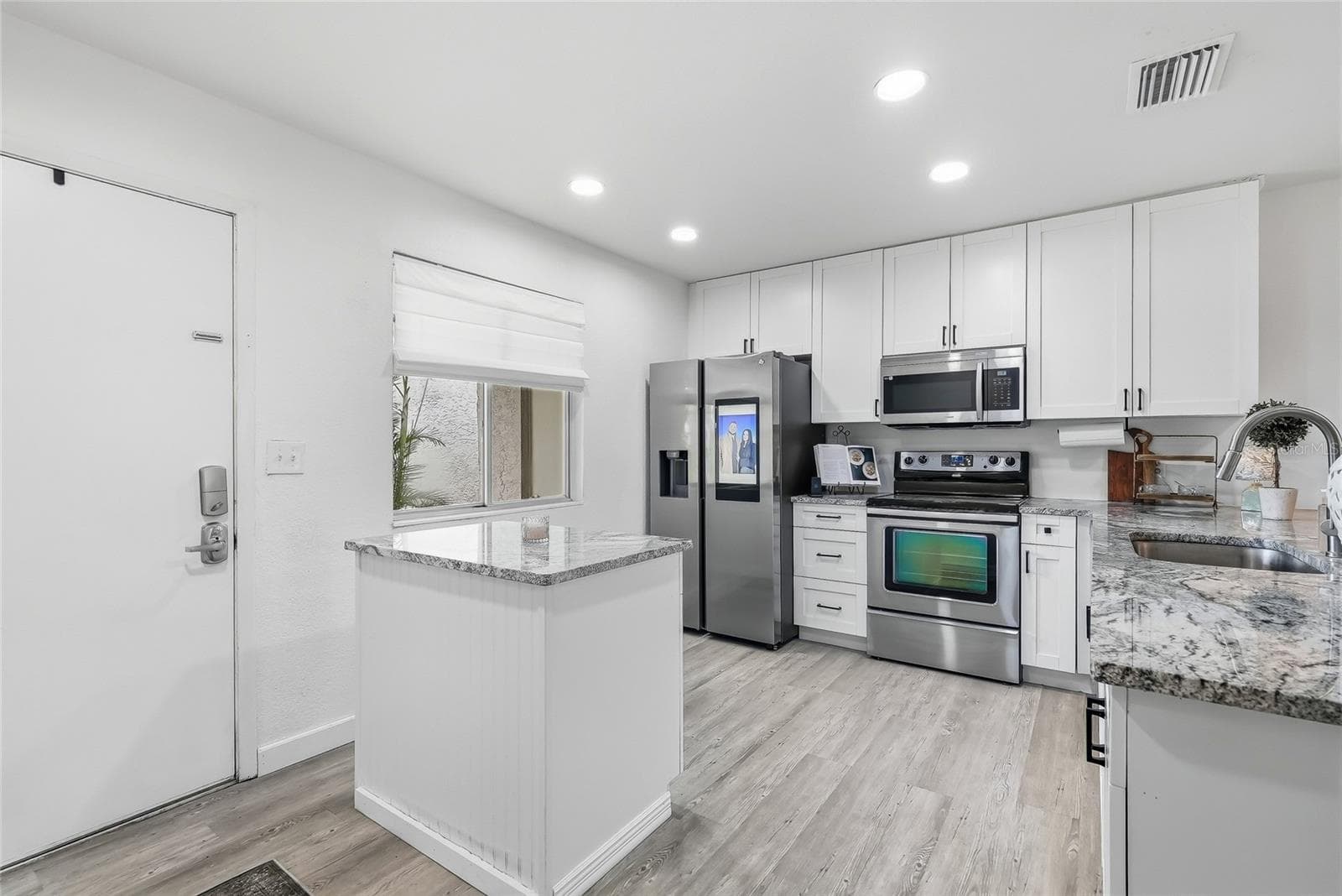 Condominium at 2265 BANCROFT CIR S #B, PALM HARBOR, photo 7 of 40
