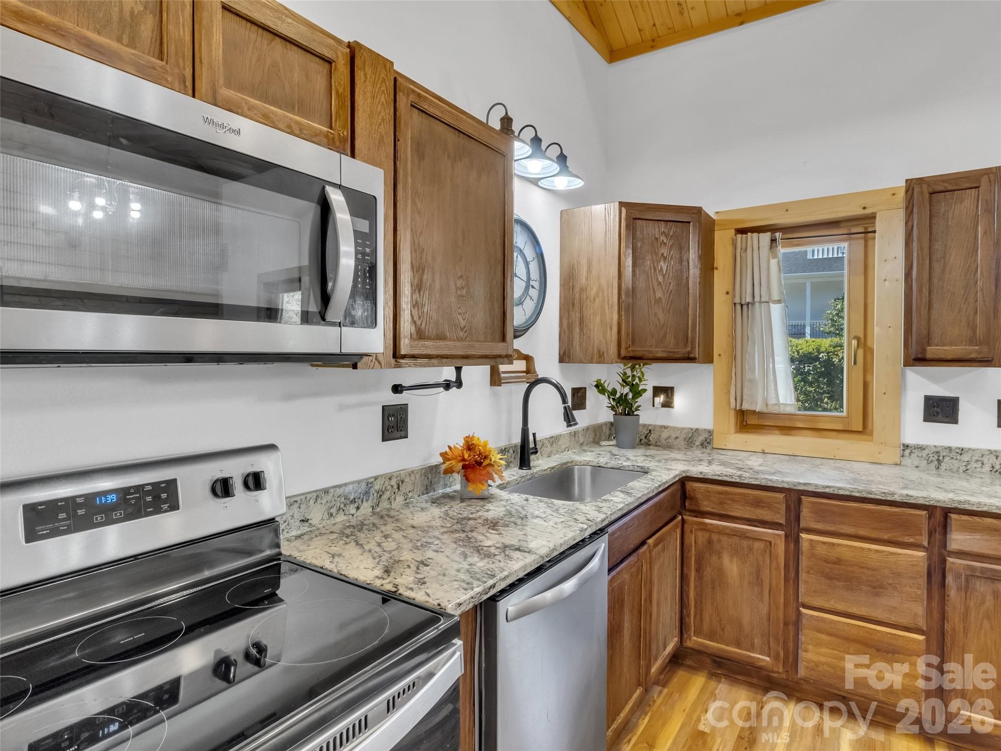 Single Family Residence at 200 Linsonwood Ridge, Waynesville, photo 9 of 27