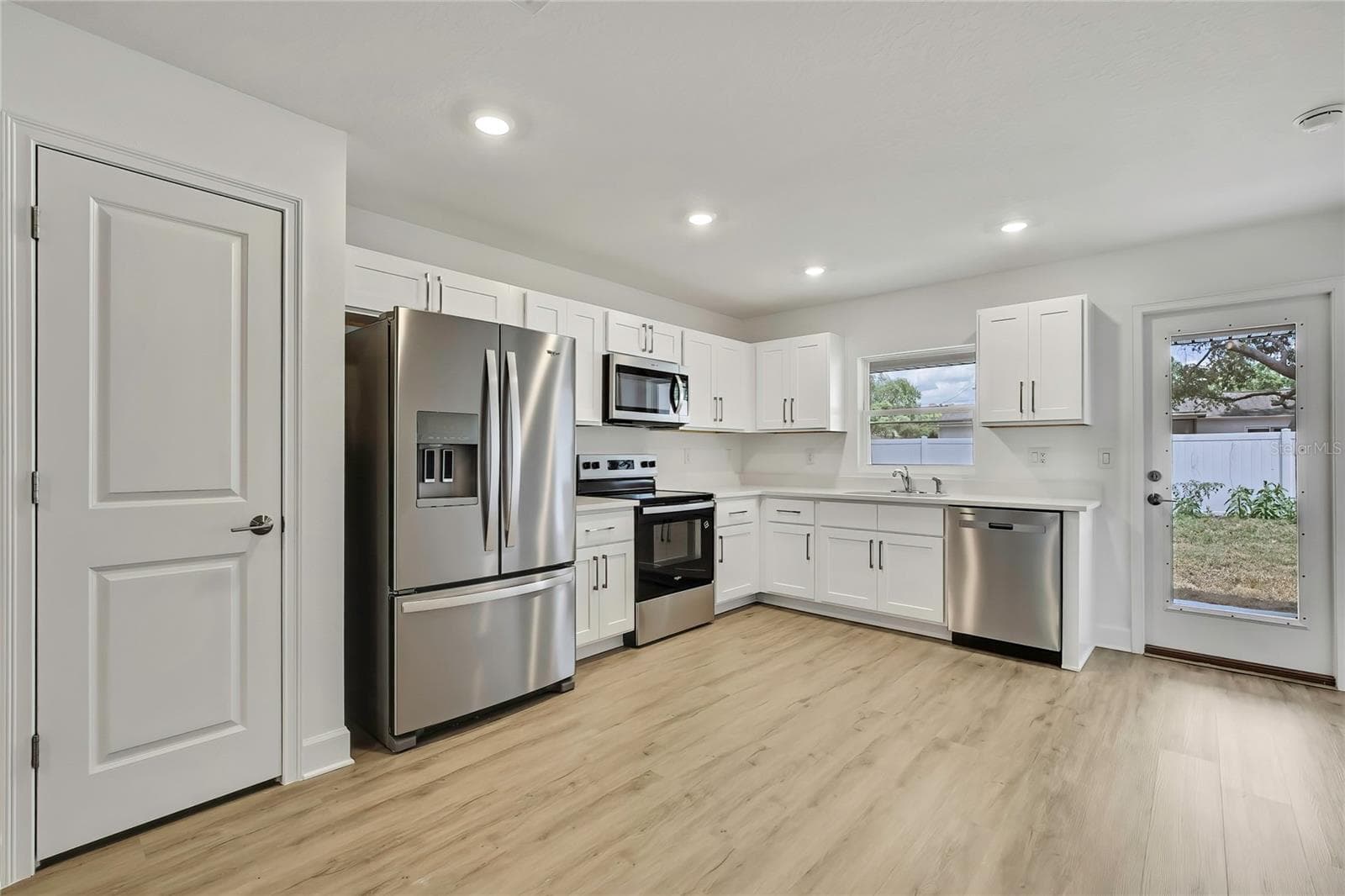 Duplex at 2851 LANDOVER BLVD, SPRING HILL, photo 9 of 51