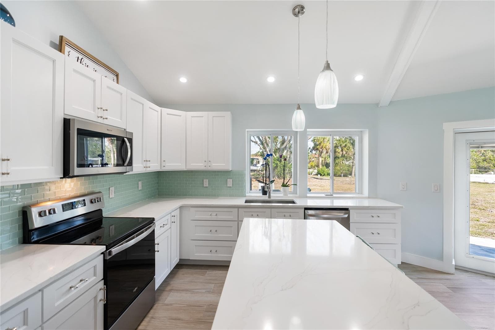 Single Family Residence at 400 DONA DR, NOKOMIS, photo 7 of 55