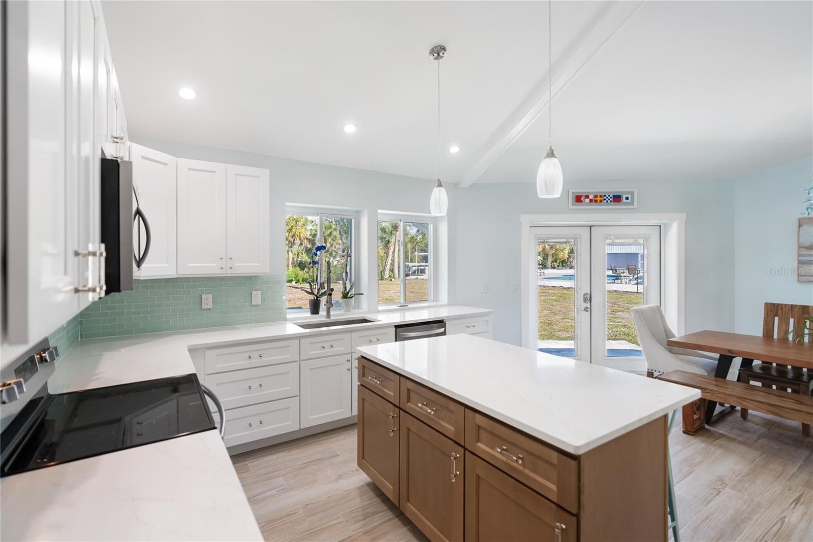 Single Family Residence at 400 DONA DR, NOKOMIS, photo 9 of 55