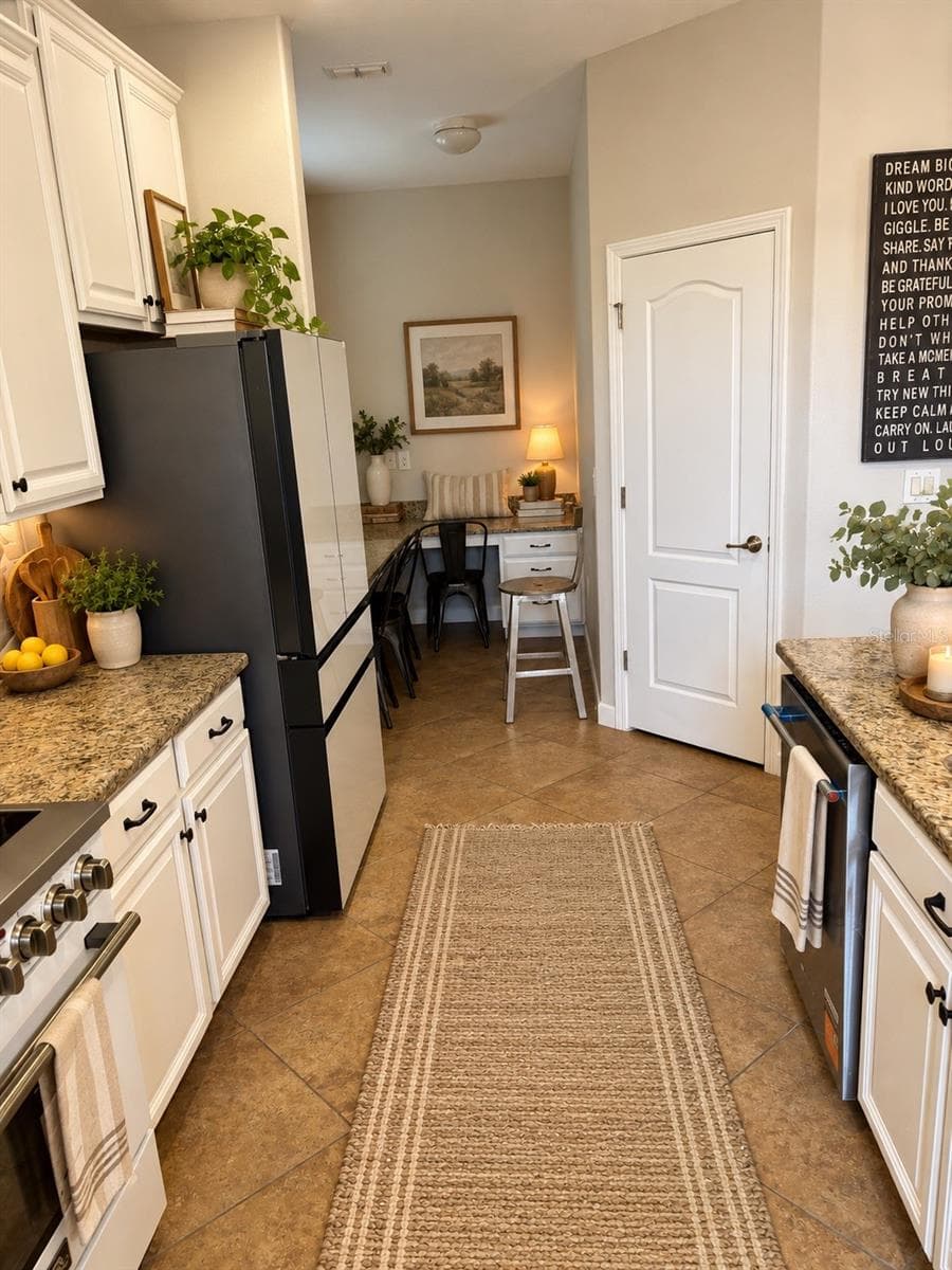 Single Family Residence at 19421 PADDOCK VIEW DR, TAMPA, photo 4 of 48