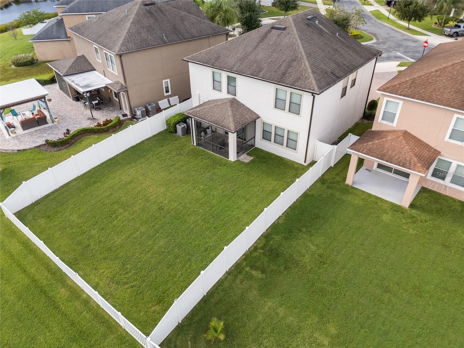 Single Family Residence at 19421 PADDOCK VIEW DR, TAMPA, photo 33 of 48